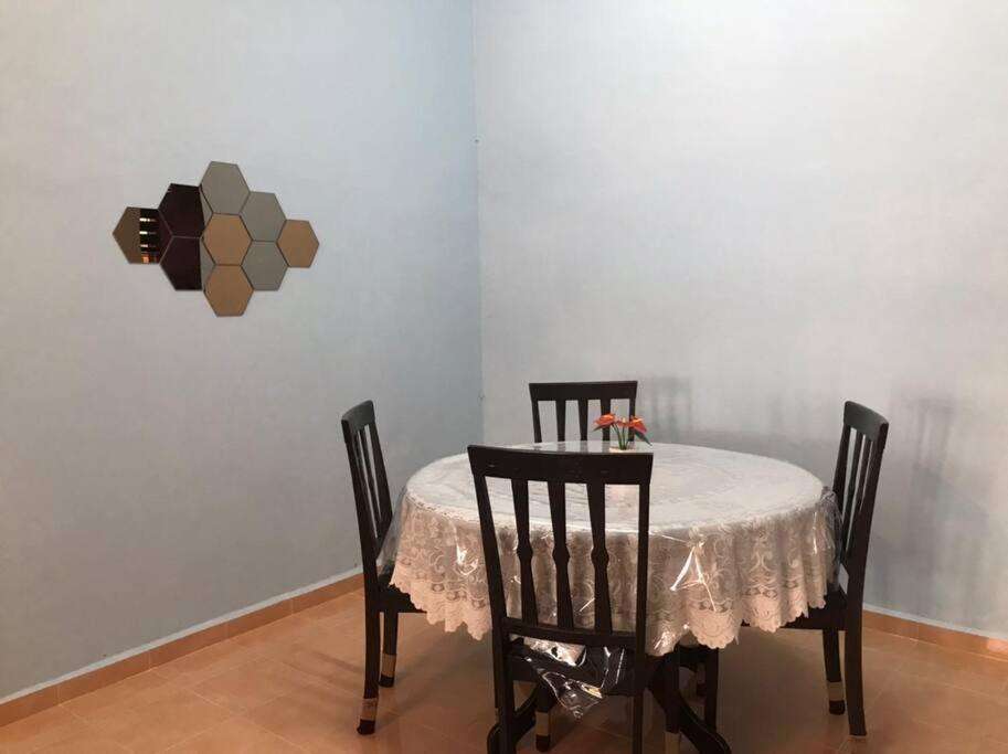 קואלה טרנגאנו Homestay Che Mat מראה חיצוני תמונה